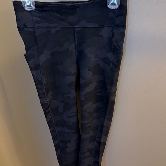 lululemon athletica Pants - lululemon athletica Black Camo Invigorate Pants 23” size 8